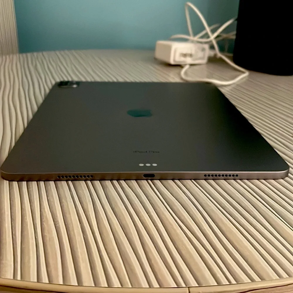 I am currently selling a iPad for the price of $2,200 and the color is gray
